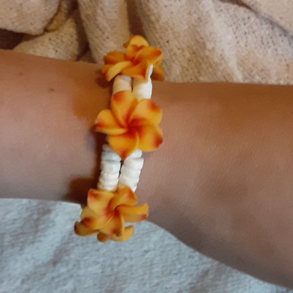 Shell Flower Bracelet - Picture 3 of 5